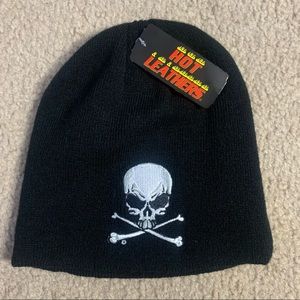 black hot leathers skull and crossbones beanie hat